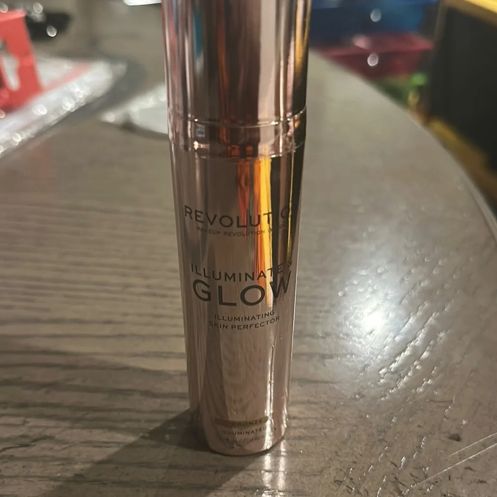 Revolution Illuminate Glow Skin Perfector - Bronze